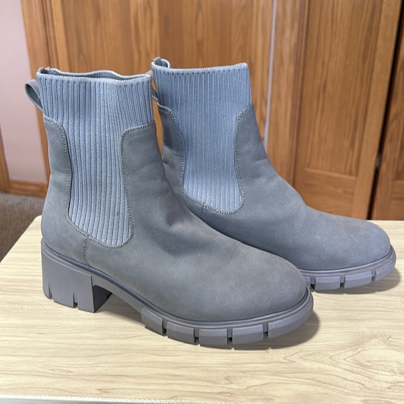 Gray suede wedge heal boots NWOT - Picture 2 of 5